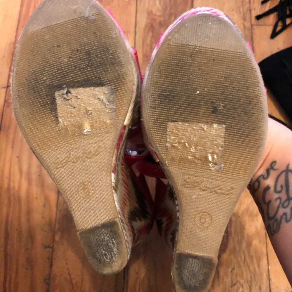 Heels - Picture 3 of 3